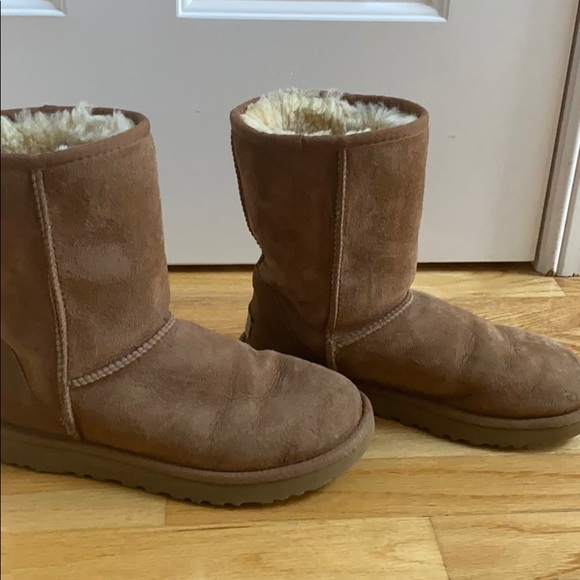 UGGS Boots - Picture 2 of 7